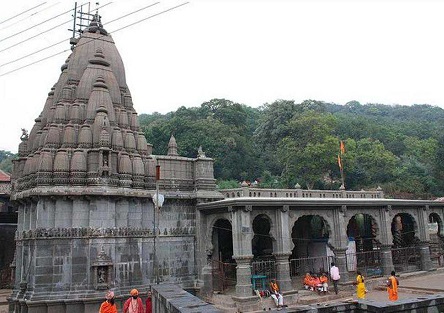 pune airport to shirdi cabs